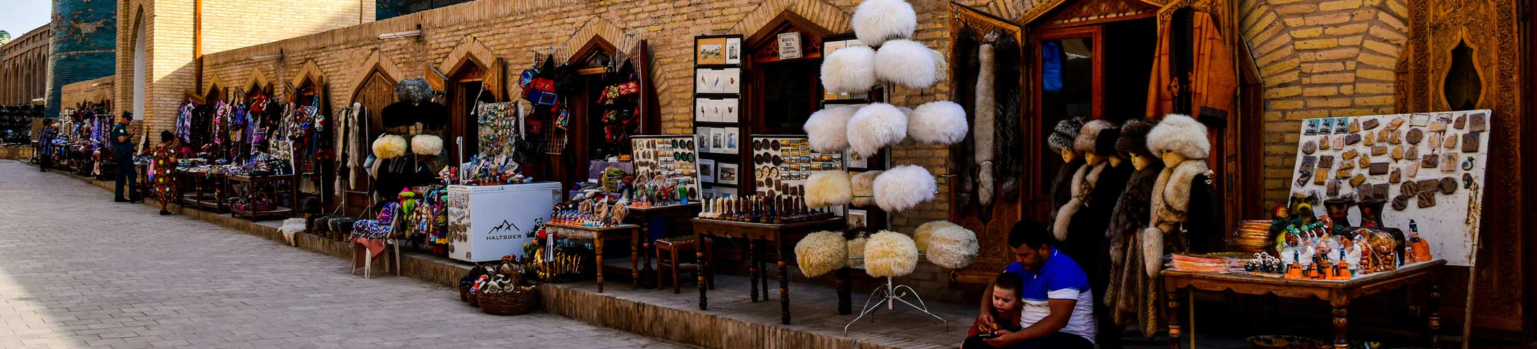 Street vendors in Uzbekistan